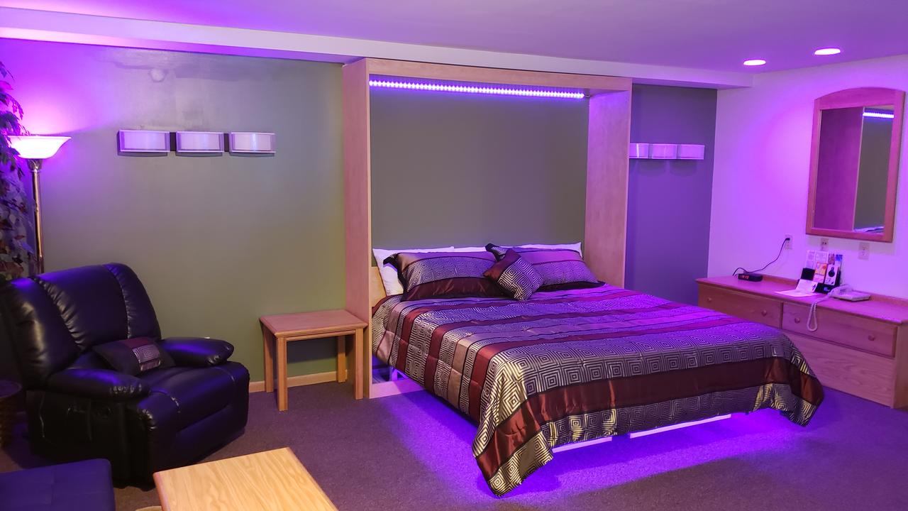 Colonial Manor Motel - thumb 25