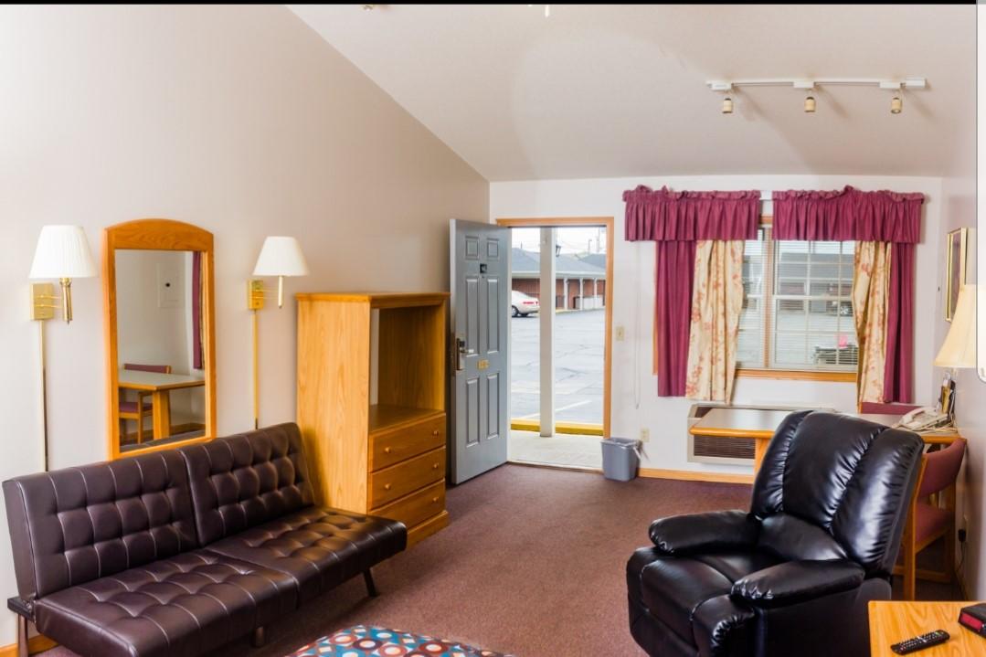 Colonial Manor Motel - thumb 29