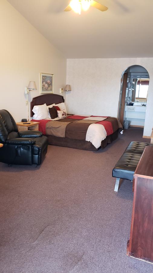 Colonial Manor Motel - thumb 1