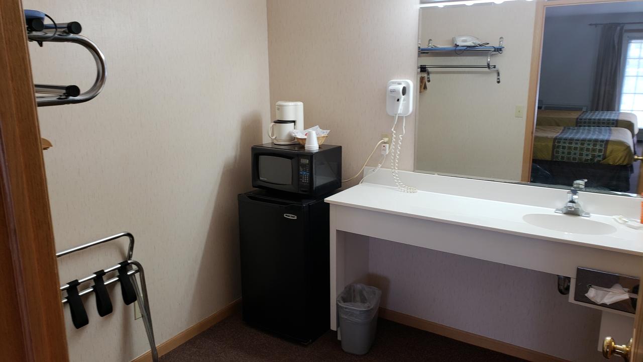 Colonial Manor Motel - thumb 9