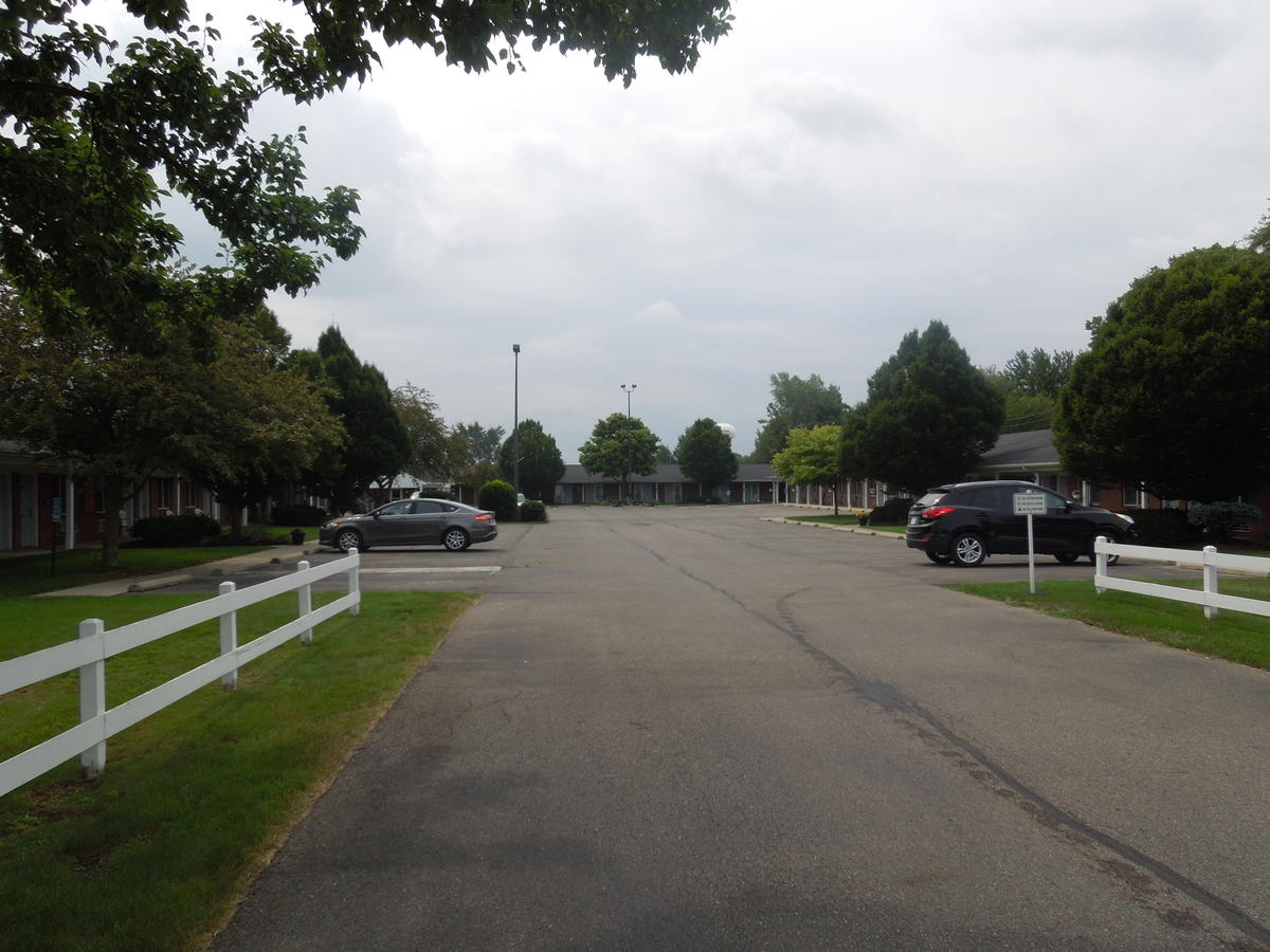 Colonial Manor Motel - thumb 41