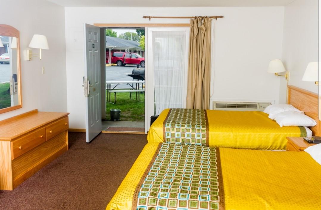 Colonial Manor Motel - thumb 28