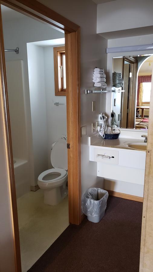 Colonial Manor Motel - thumb 5