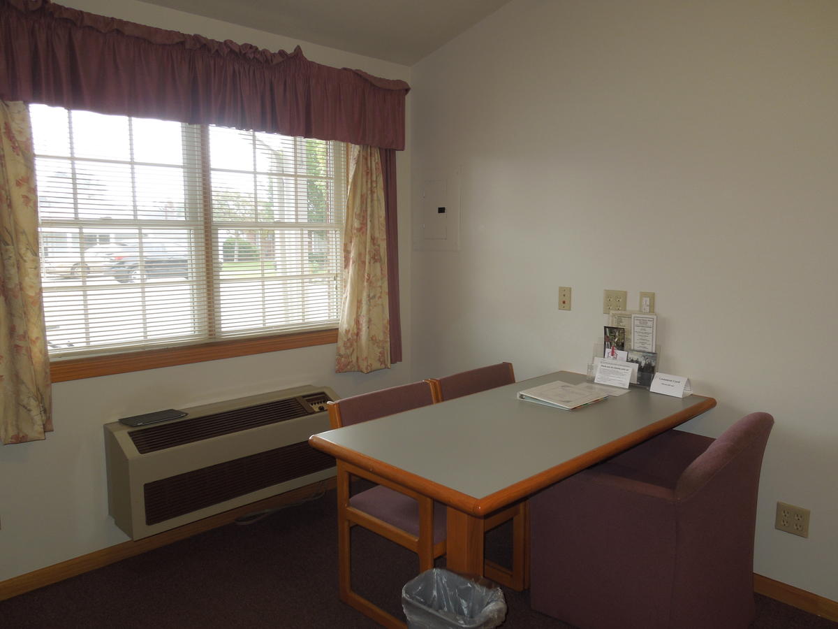 Colonial Manor Motel - thumb 37