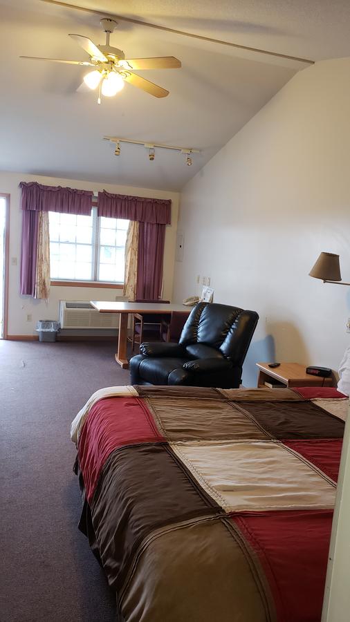 Colonial Manor Motel - thumb 2