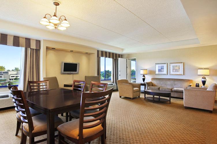 Radisson Hotel At The University Of Toledo - thumb 4