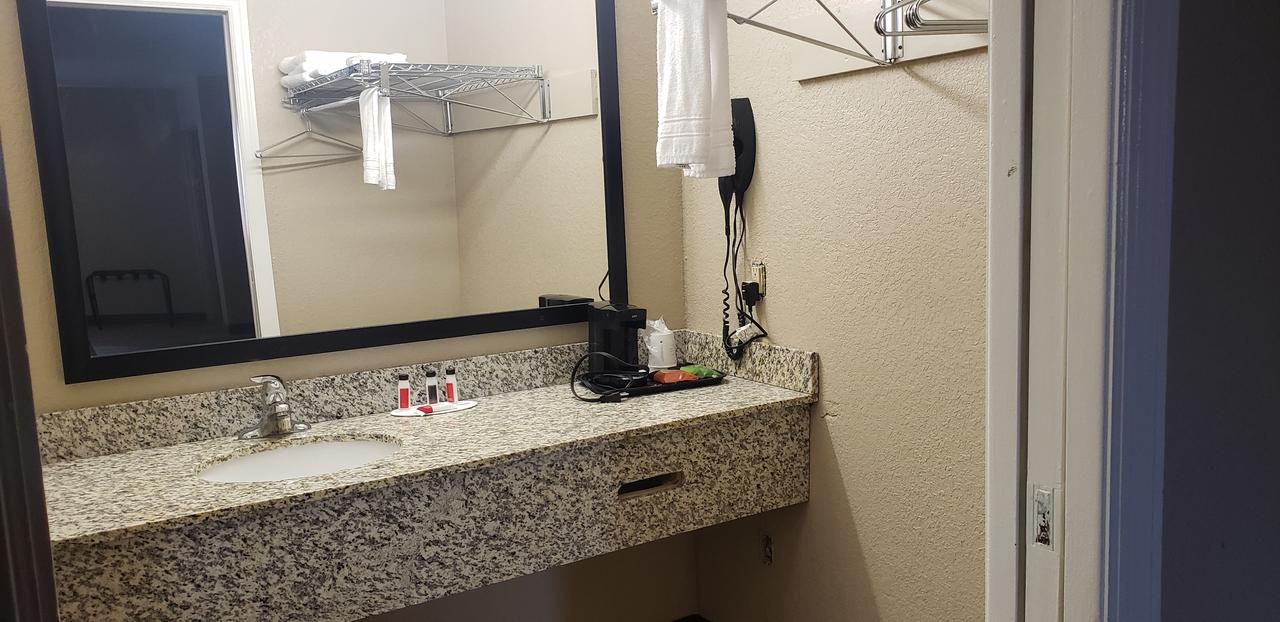 Super 8 By Wyndham Sidney - thumb 22