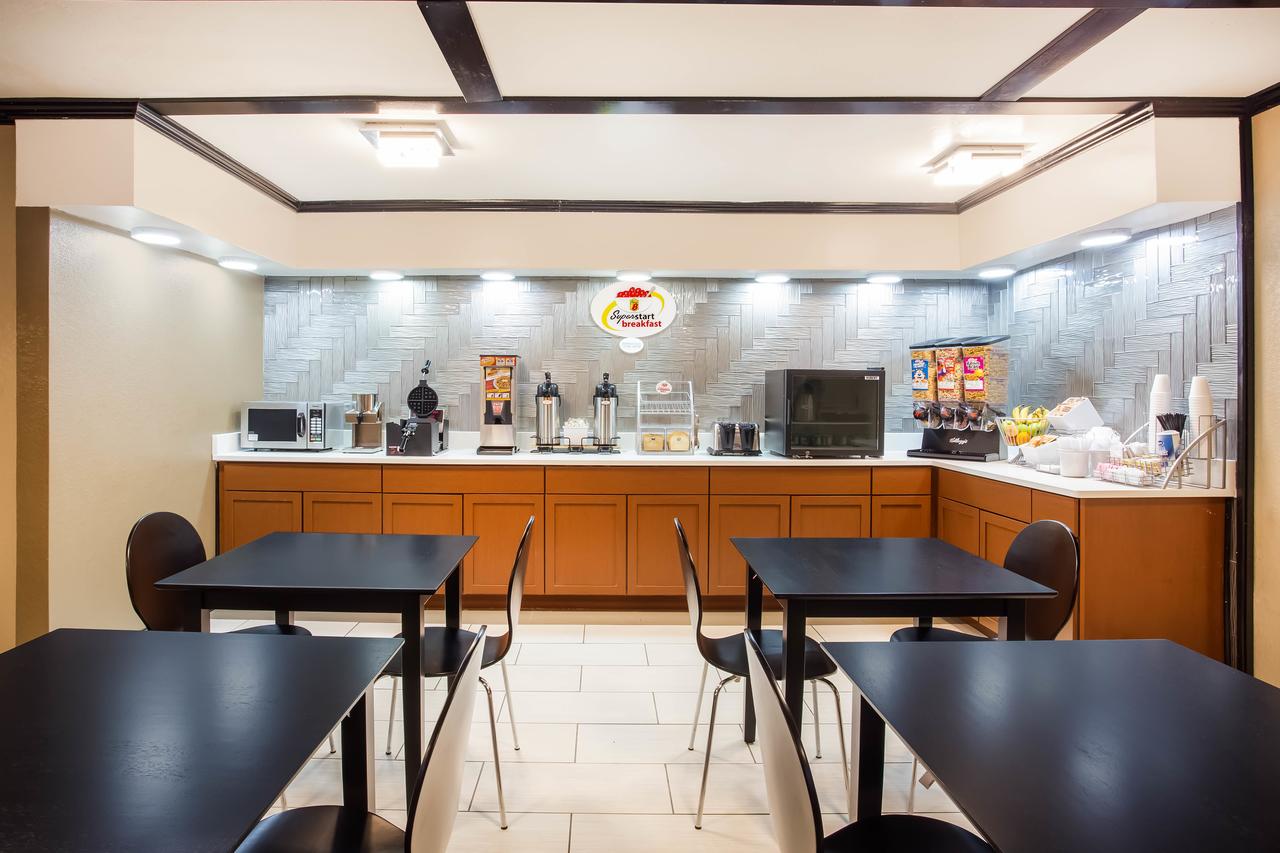 Super 8 By Wyndham Sidney - thumb 7