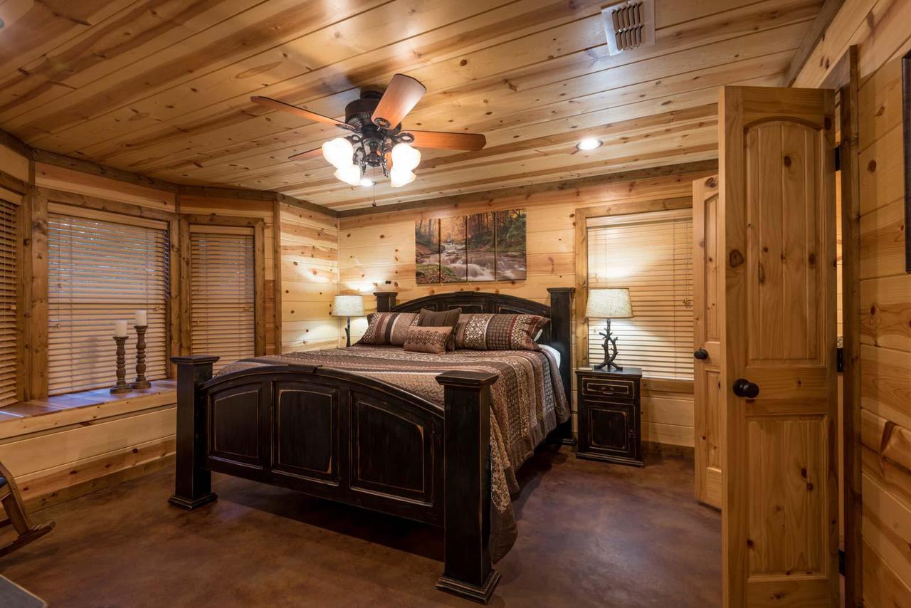 Silver Dollar Lodge (5 Bdrm) (High Lux) Hot Tub Cabin - thumb 42