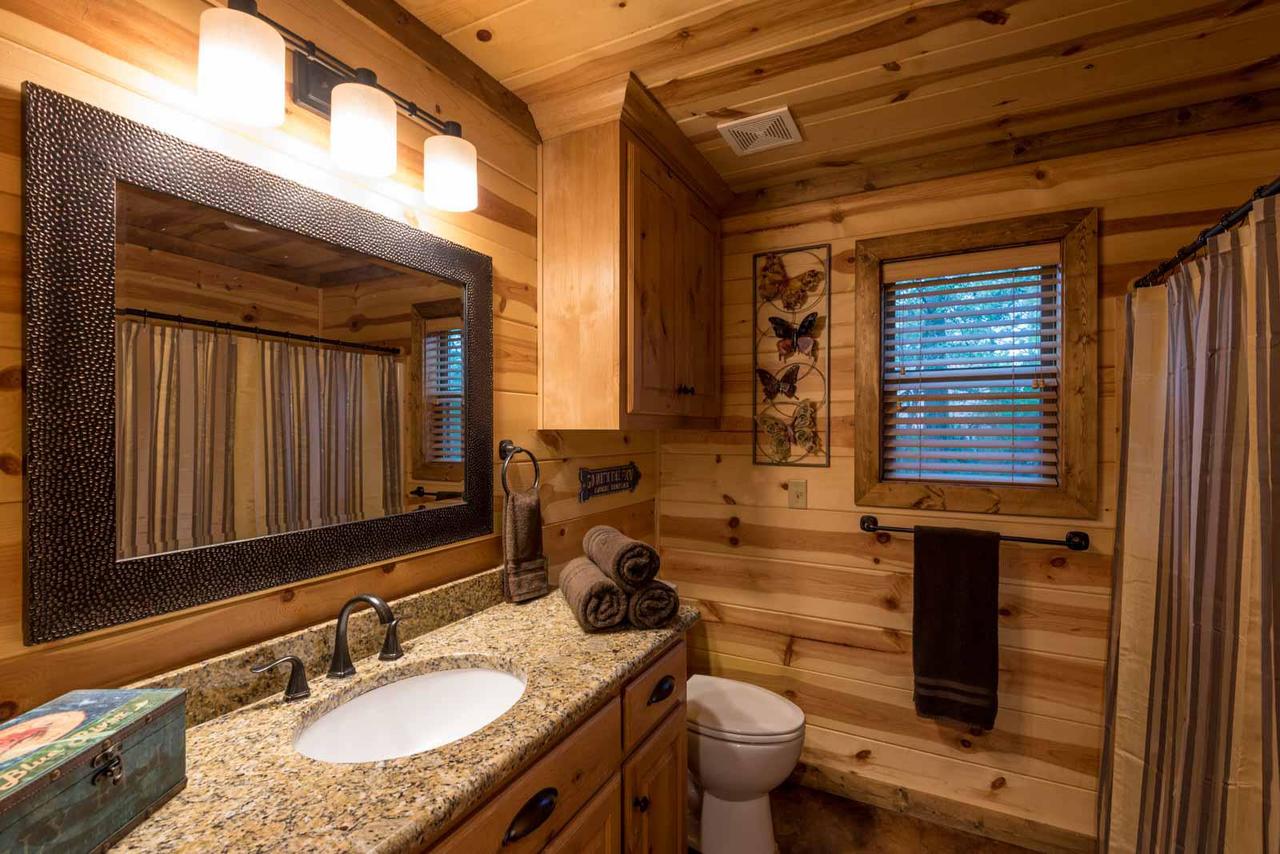 Silver Dollar Lodge (5 Bdrm) (High Lux) Hot Tub Cabin - thumb 7
