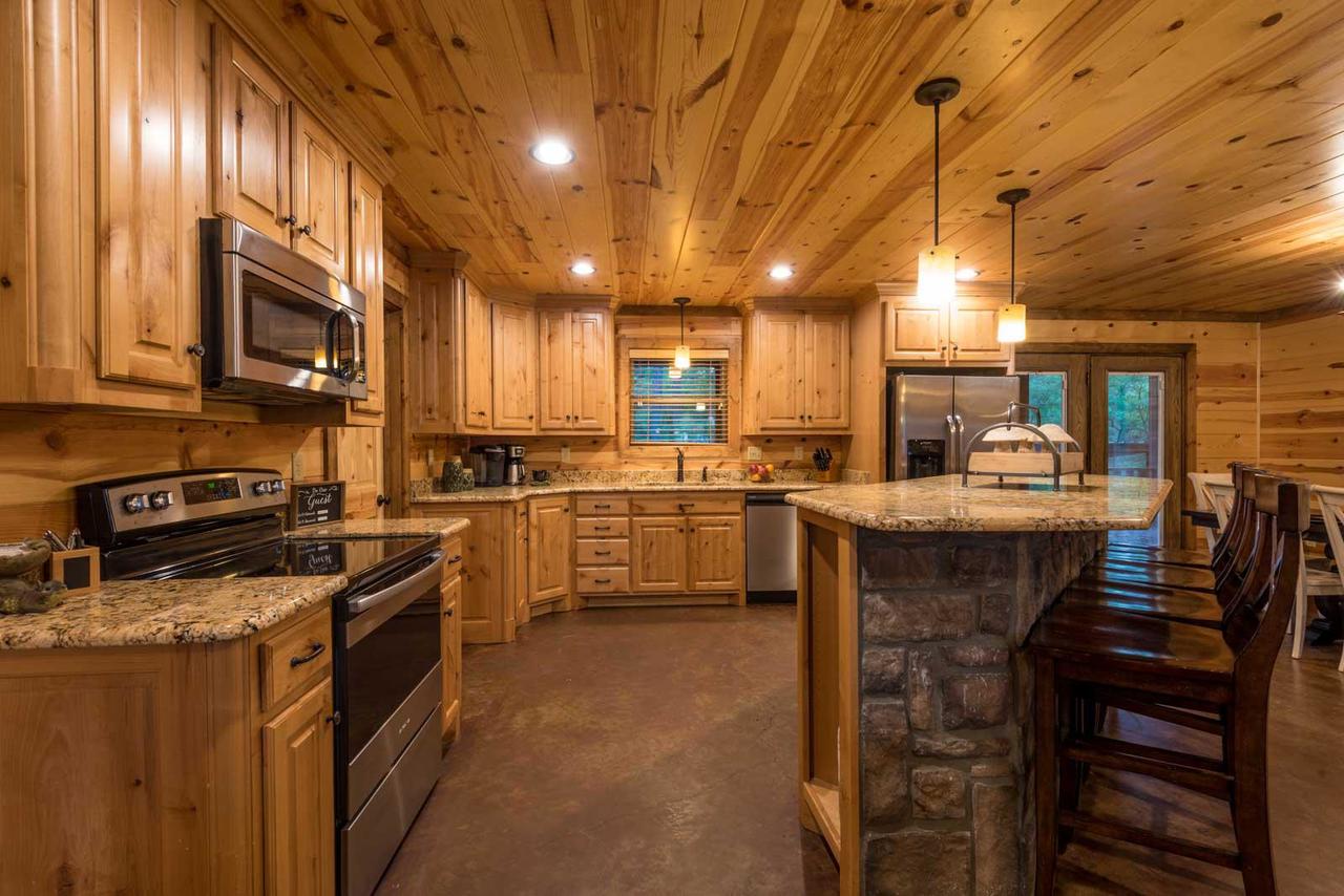 Silver Dollar Lodge (5 Bdrm) (High Lux) Hot Tub Cabin - thumb 24
