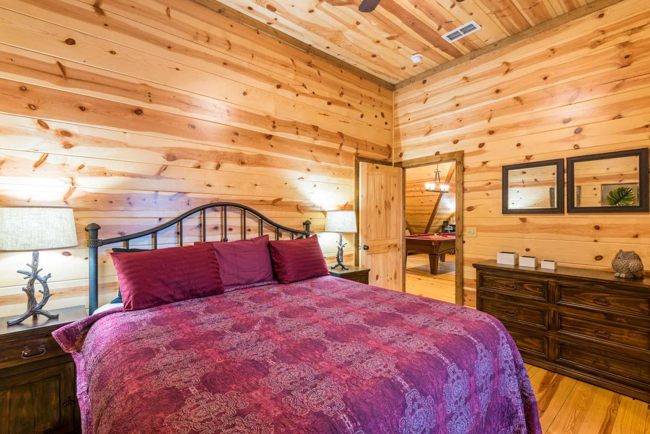 Silver Dollar Lodge (5 Bdrm) (High Lux) Hot Tub Cabin - thumb 2