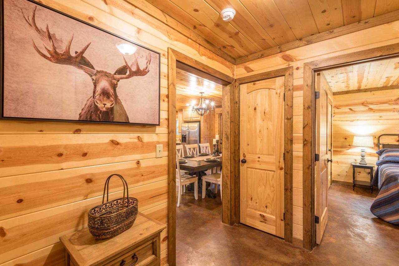 Silver Dollar Lodge (5 Bdrm) (High Lux) Hot Tub Cabin - thumb 20
