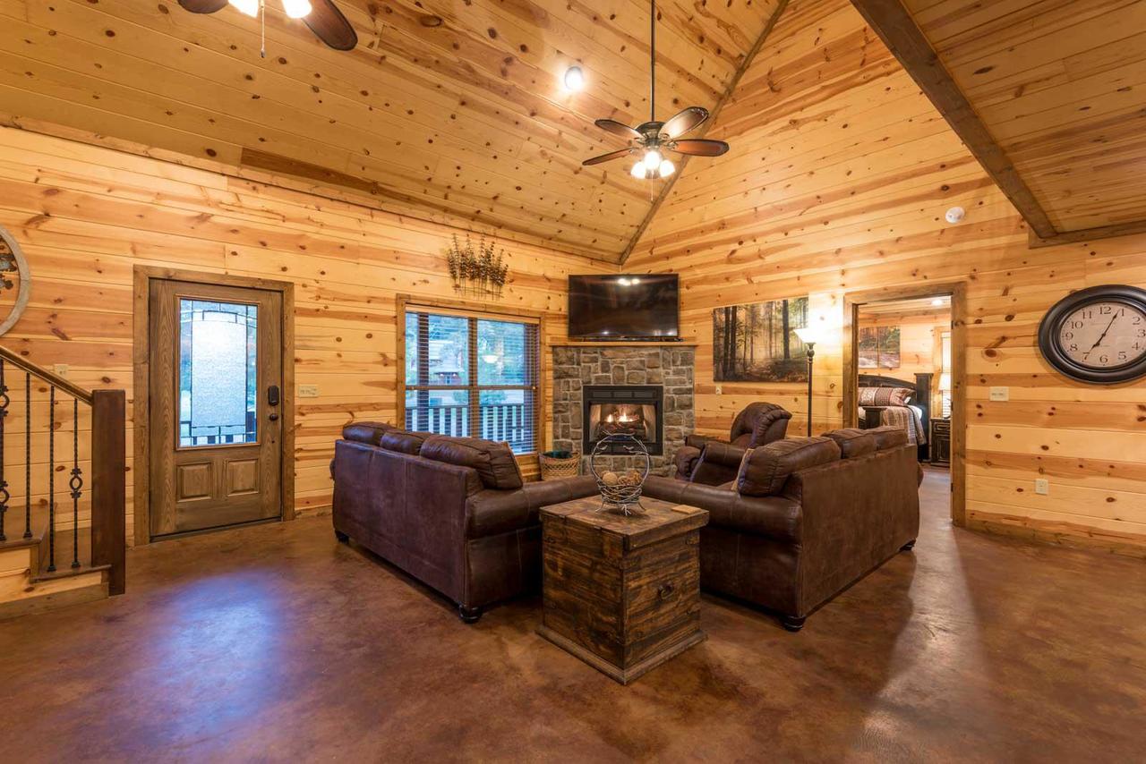 Silver Dollar Lodge (5 Bdrm) (High Lux) Hot Tub Cabin - thumb 16