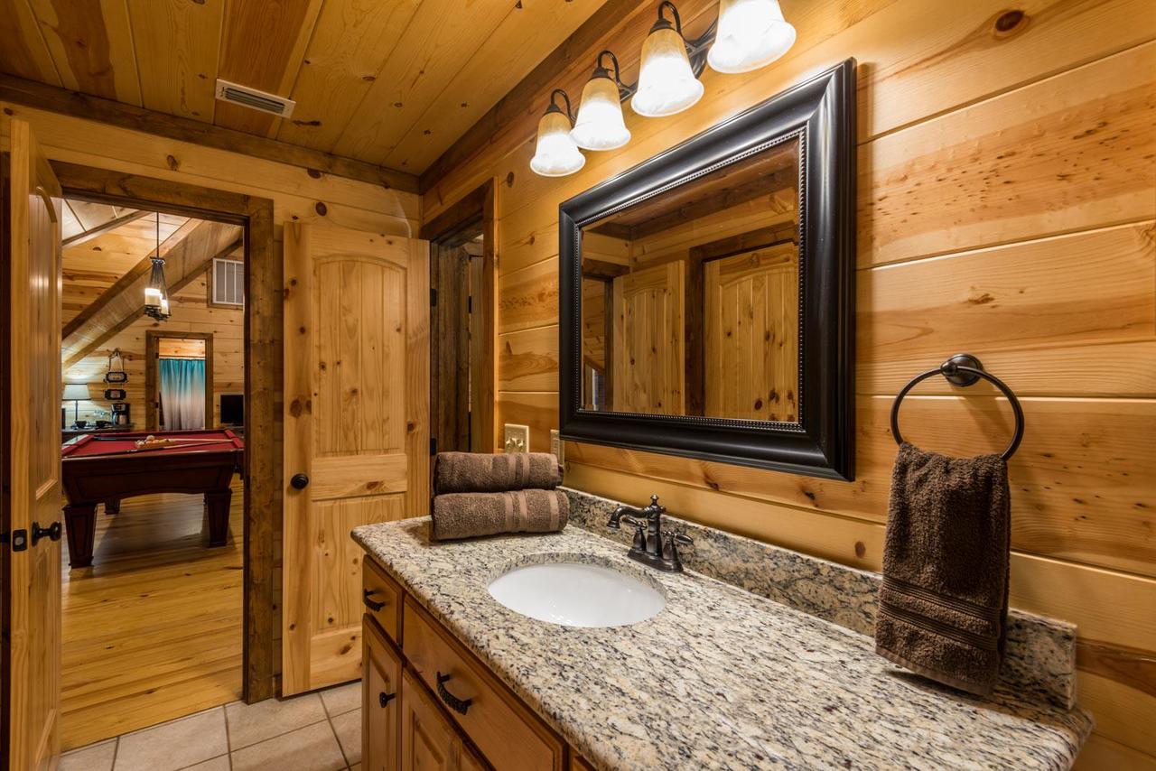 Silver Dollar Lodge (5 Bdrm) (High Lux) Hot Tub Cabin - thumb 8