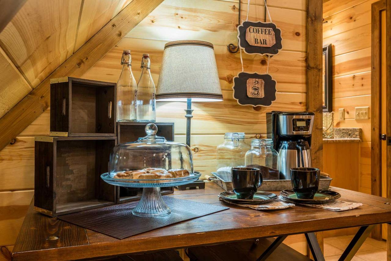 Silver Dollar Lodge (5 Bdrm) (High Lux) Hot Tub Cabin - thumb 18
