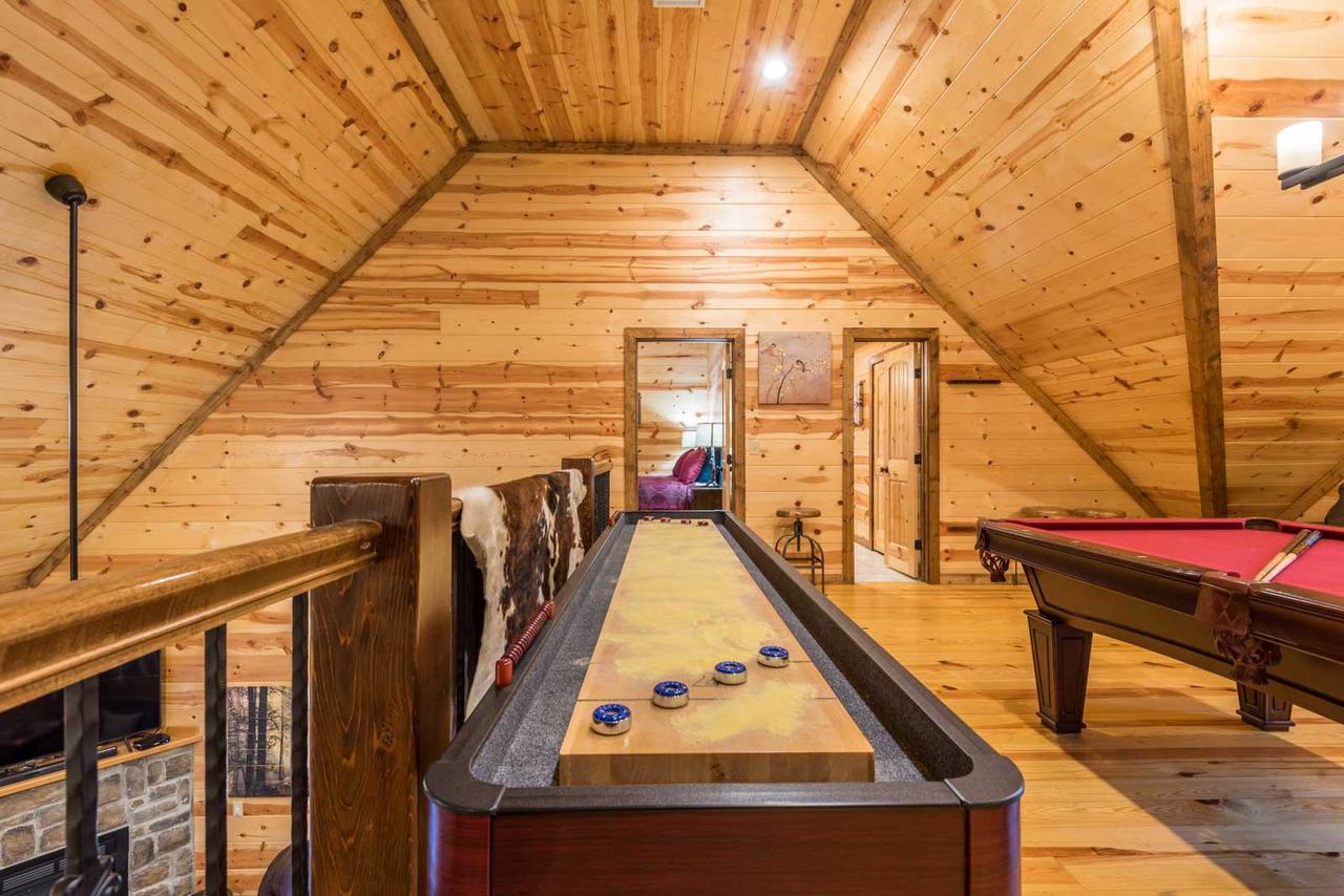 Silver Dollar Lodge (5 Bdrm) (High Lux) Hot Tub Cabin - thumb 5