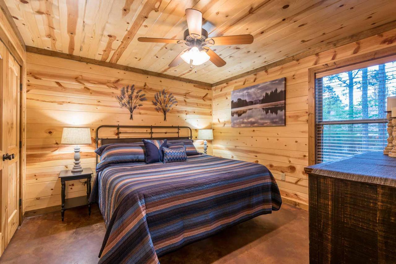 Silver Dollar Lodge (5 Bdrm) (High Lux) Hot Tub Cabin - thumb 1