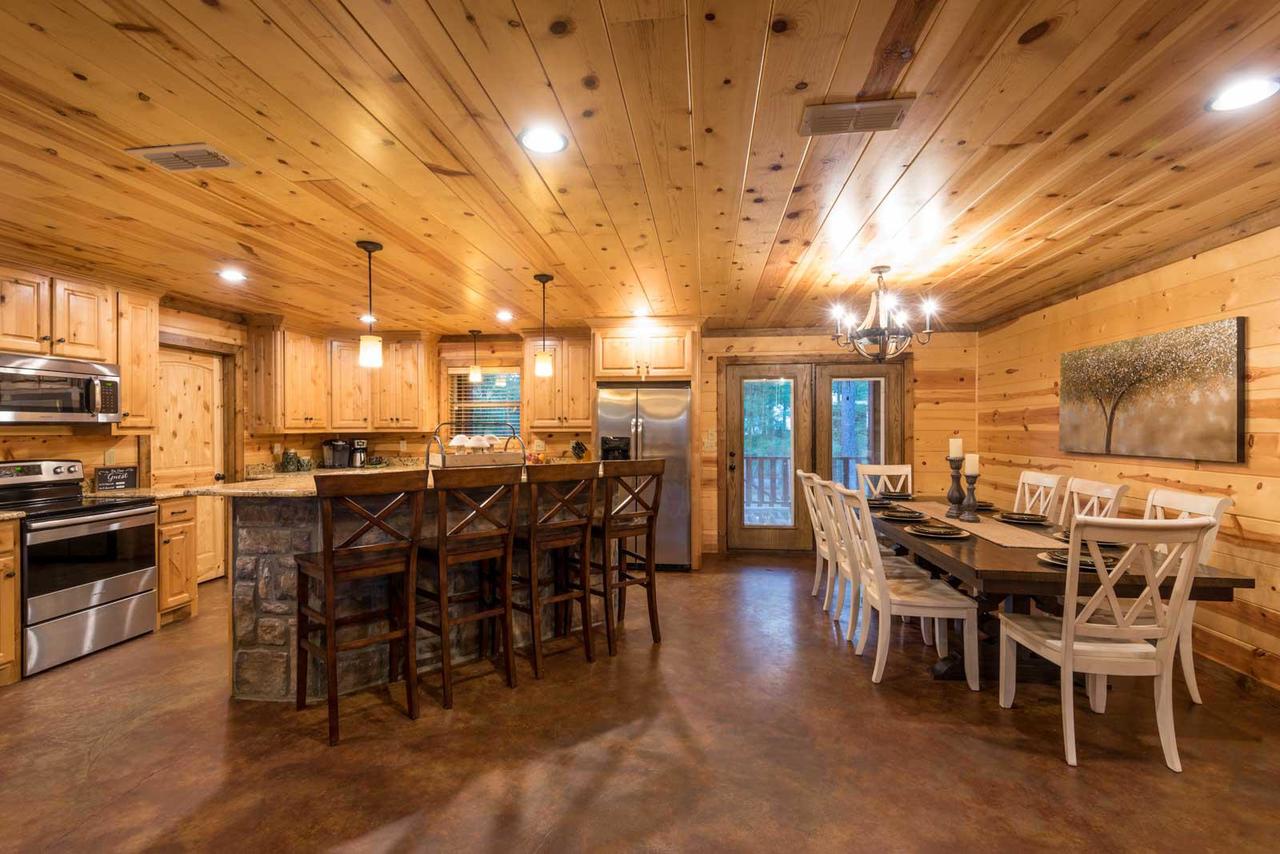 Silver Dollar Lodge (5 Bdrm) (High Lux) Hot Tub Cabin - thumb 32