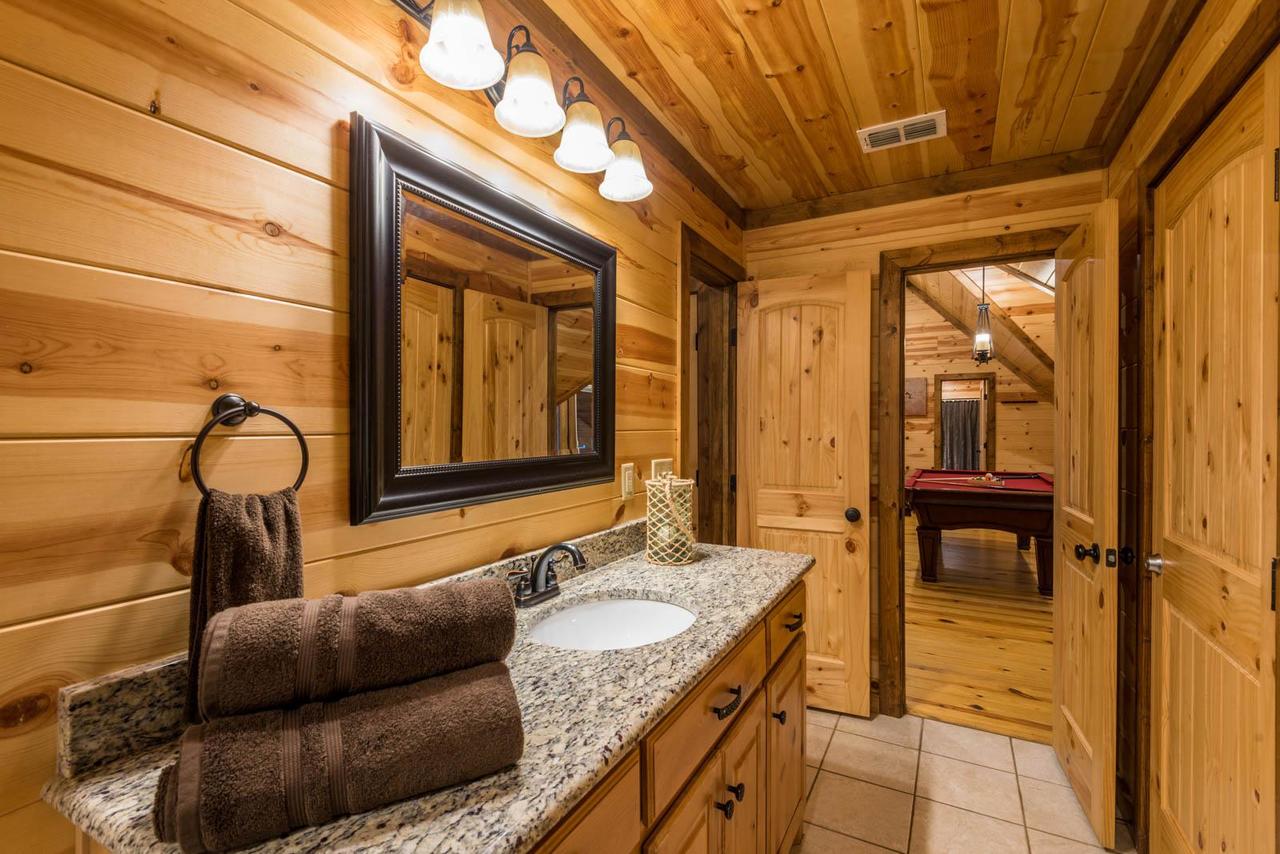 Silver Dollar Lodge (5 Bdrm) (High Lux) Hot Tub Cabin - thumb 25