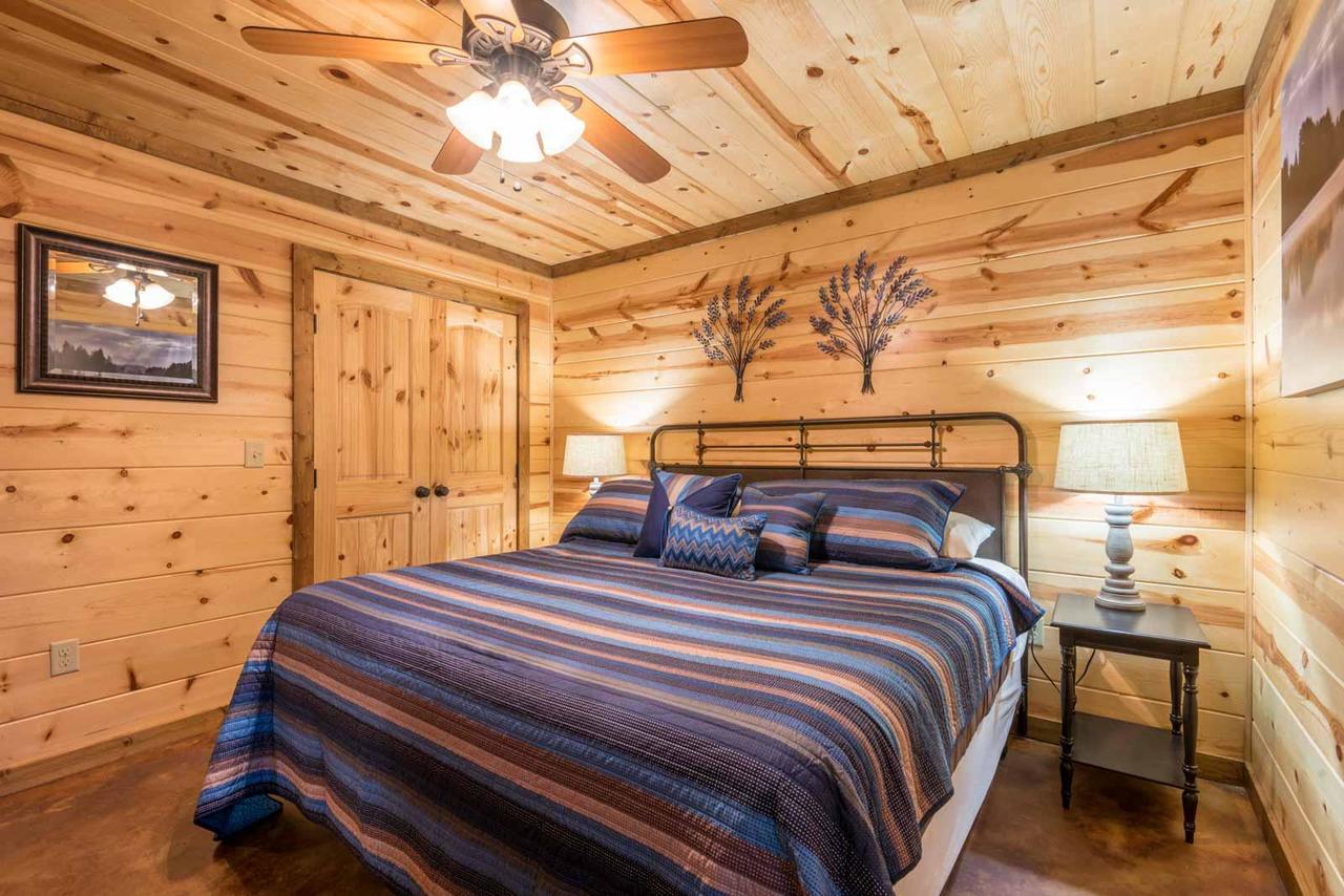 Silver Dollar Lodge (5 Bdrm) (High Lux) Hot Tub Cabin - thumb 29
