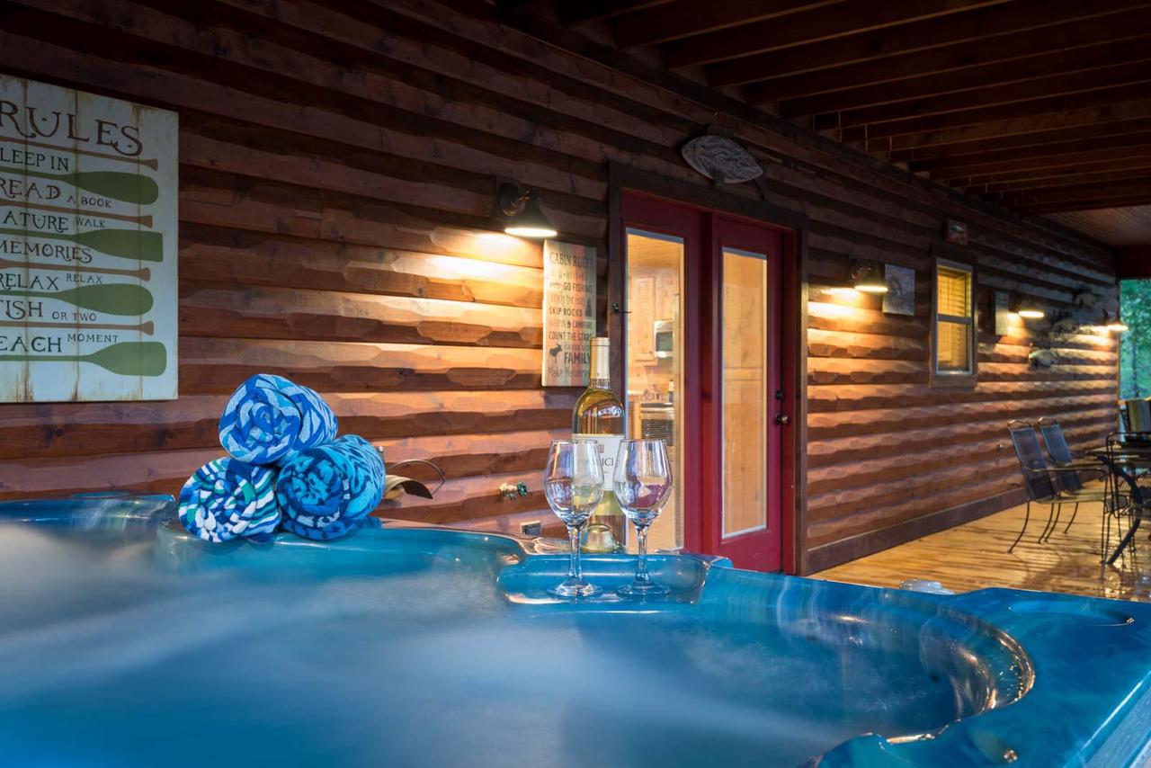 Silver Dollar Lodge (5 Bdrm) (High Lux) Hot Tub Cabin - thumb 13