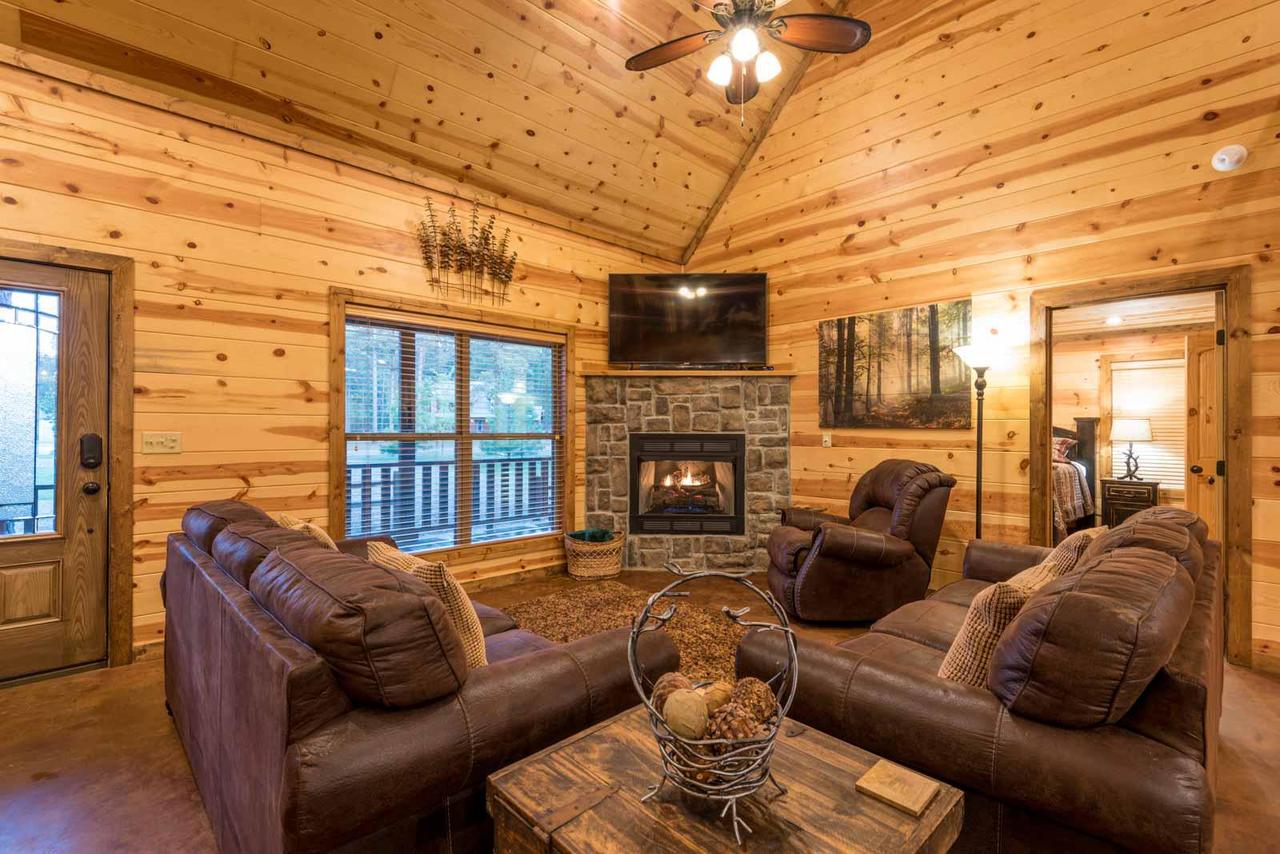 Silver Dollar Lodge (5 Bdrm) (High Lux) Hot Tub Cabin - thumb 19