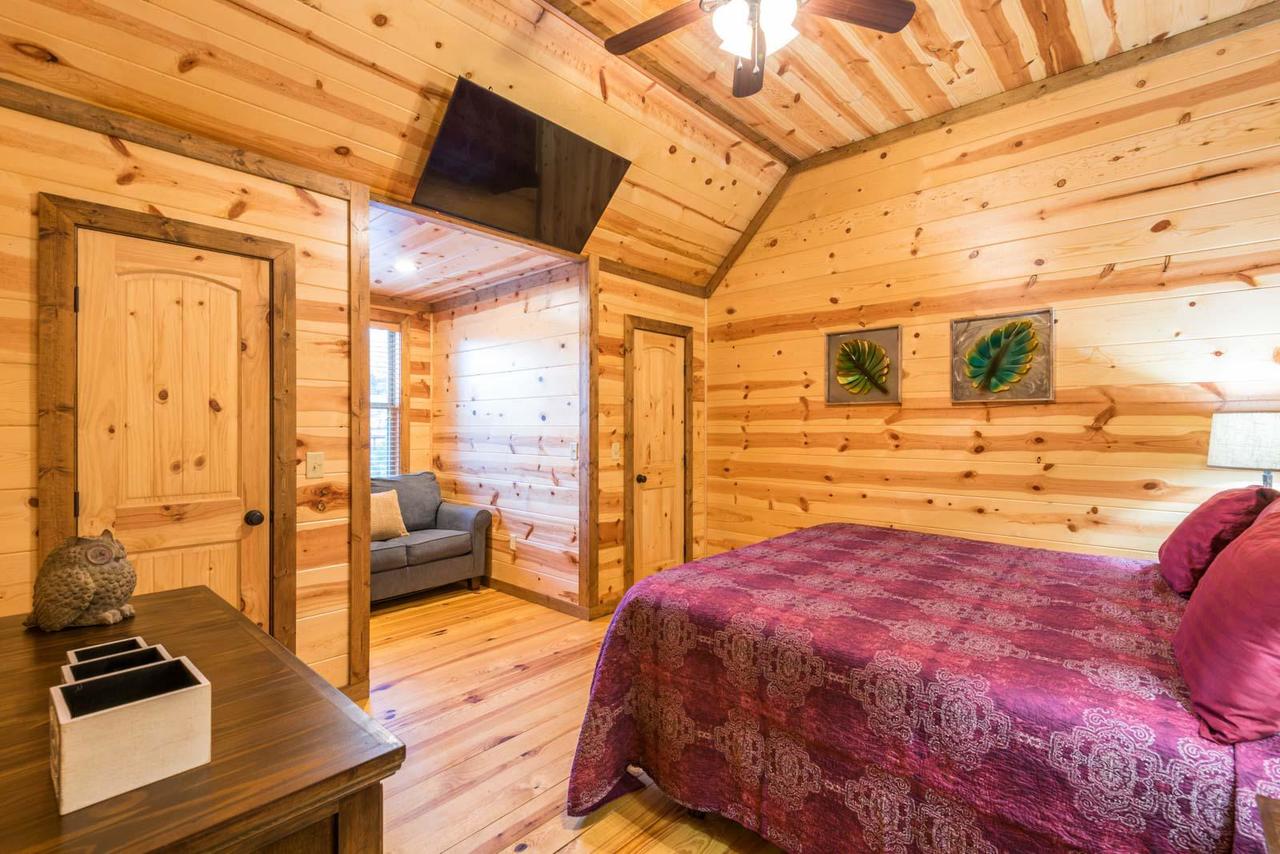 Silver Dollar Lodge (5 Bdrm) (High Lux) Hot Tub Cabin - thumb 39