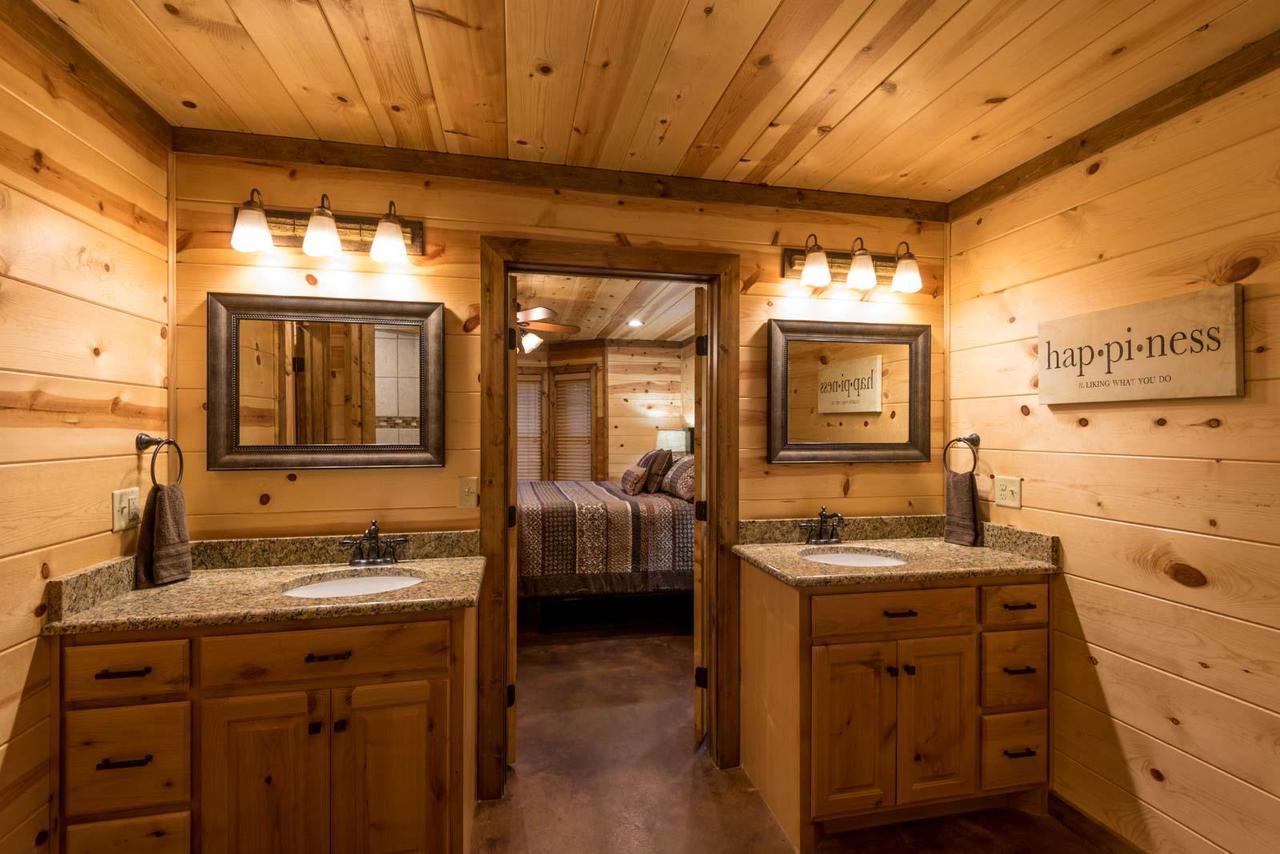 Silver Dollar Lodge (5 Bdrm) (High Lux) Hot Tub Cabin - thumb 14