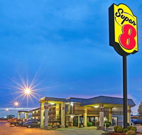 Super 8 by Wyndham Shawnee - Accommodation Rooms