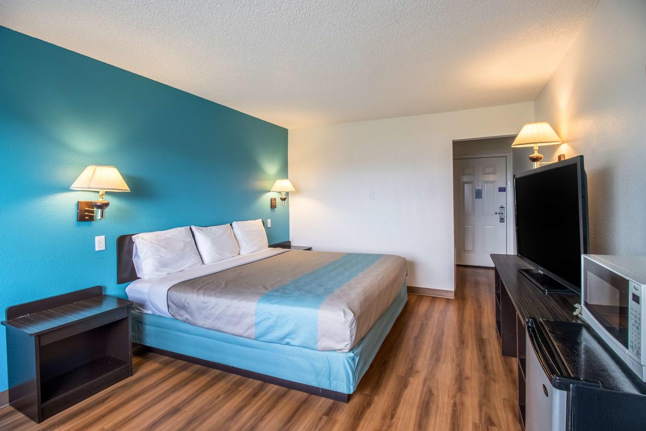 Motel 6 Astoria - thumb 17