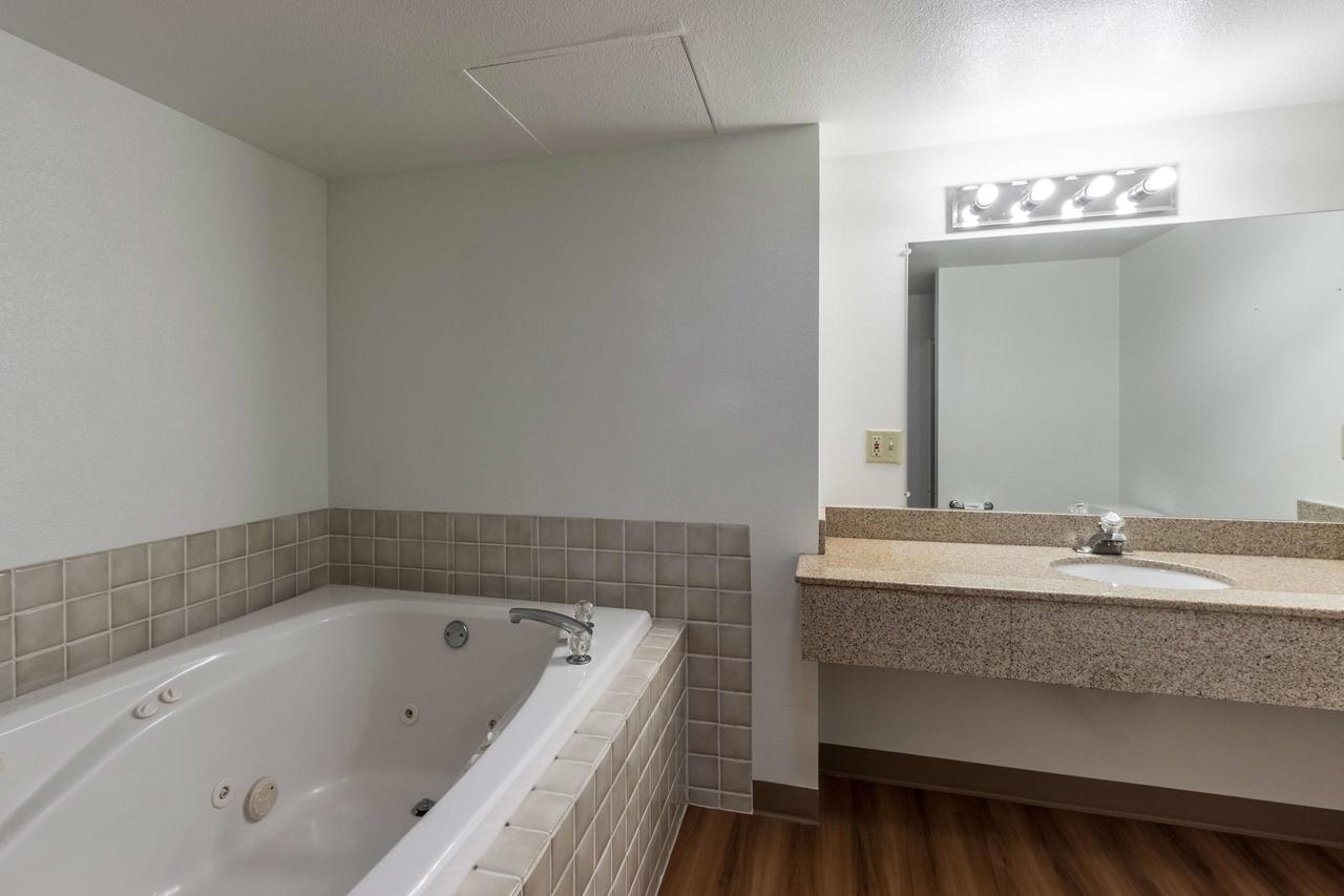 Motel 6 Astoria - thumb 24