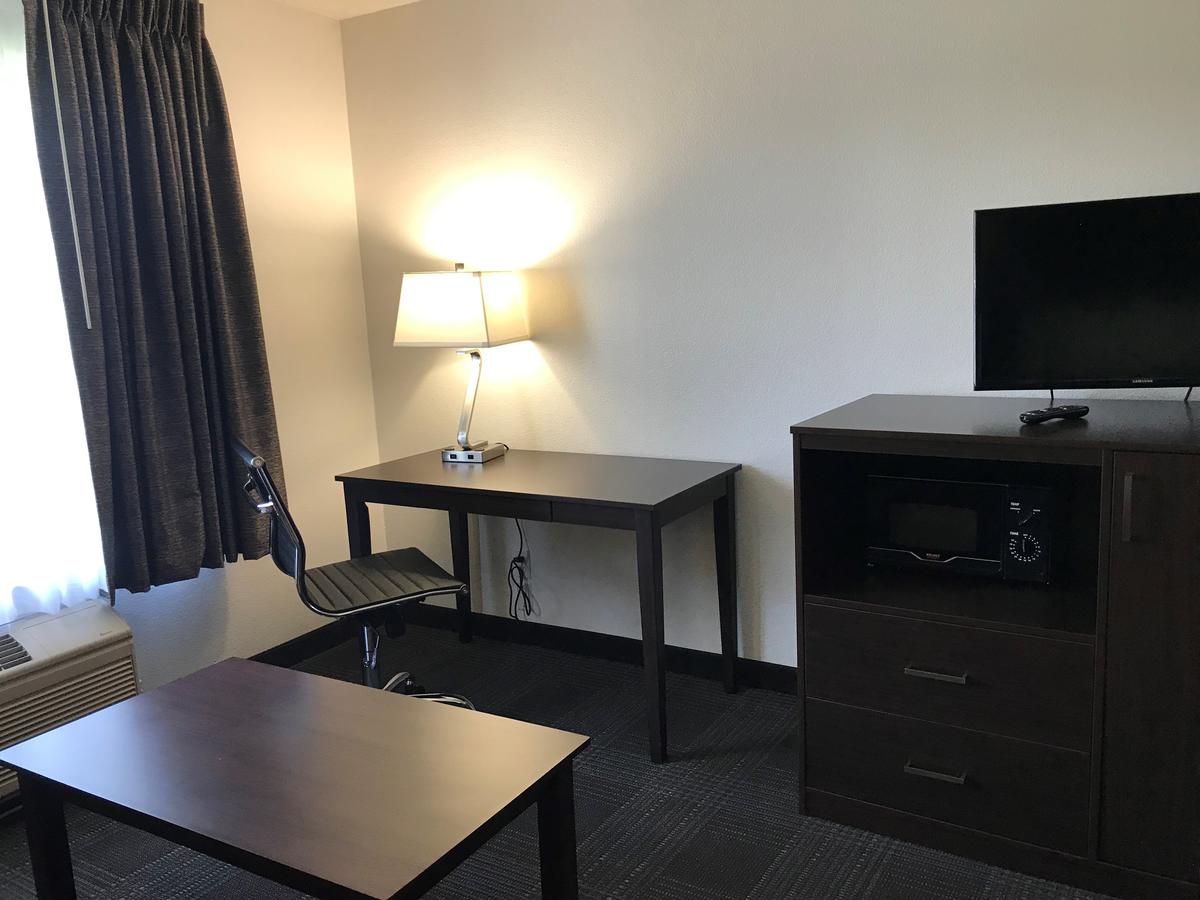 Days Inn & Suites By Wyndham Gresham - thumb 1