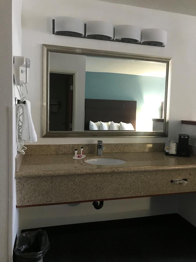 Days Inn & Suites By Wyndham Gresham - thumb 2