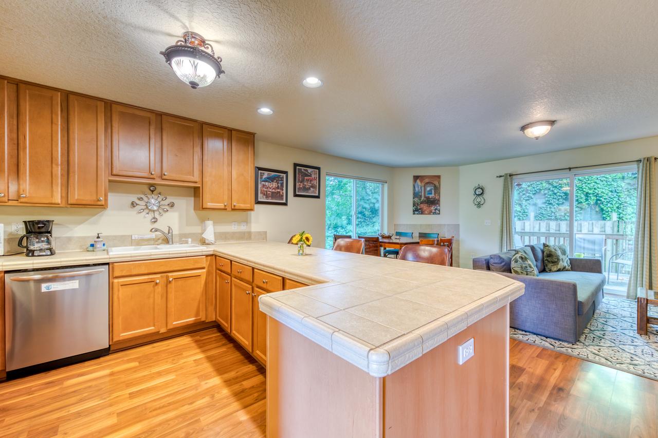 Troutdale Escape - 3 Bed 3 Bath Vacation Home In Troutdale - thumb 12