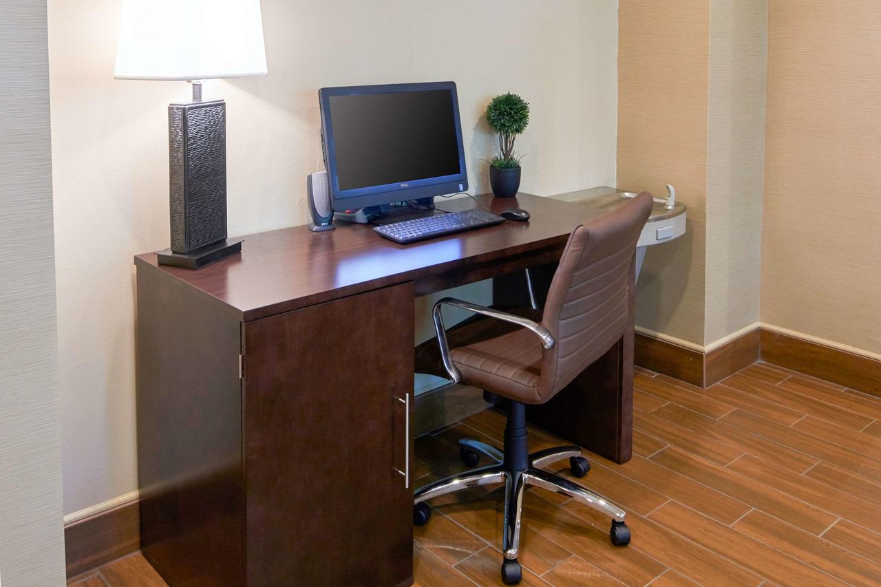 Comfort Suites Near Penn State - thumb 18