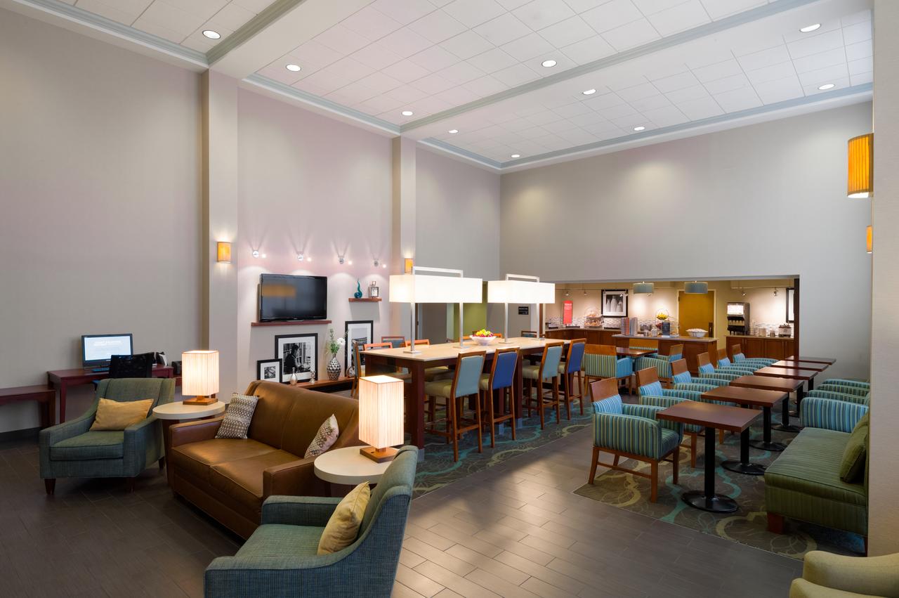 Hampton Inn & Suites State College At Williamsburg Square - thumb 3