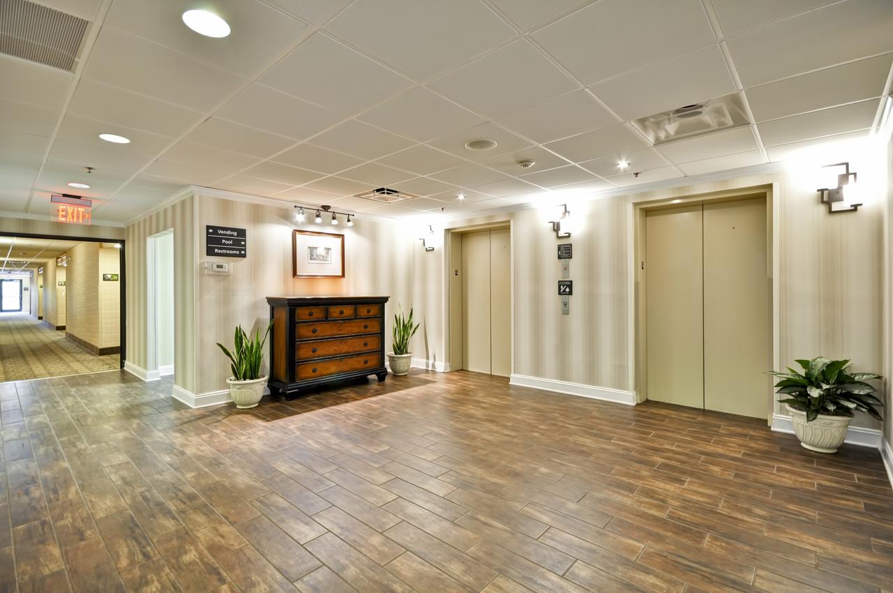 Hampton Inn Patriots Point - thumb 20