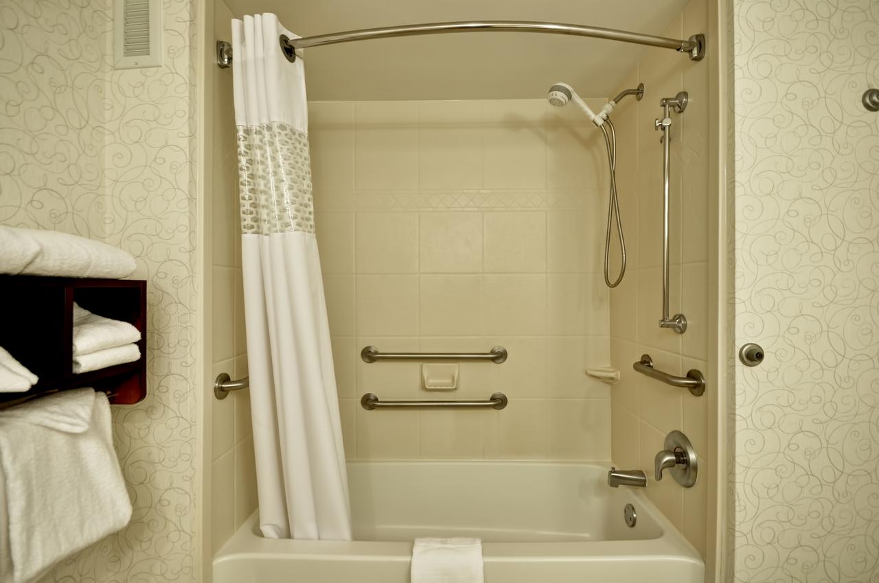 Hampton Inn Patriots Point - thumb 32