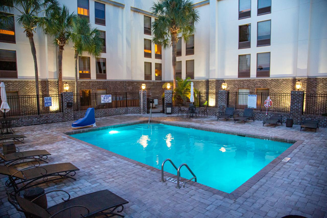 Hampton Inn Patriots Point - thumb 9