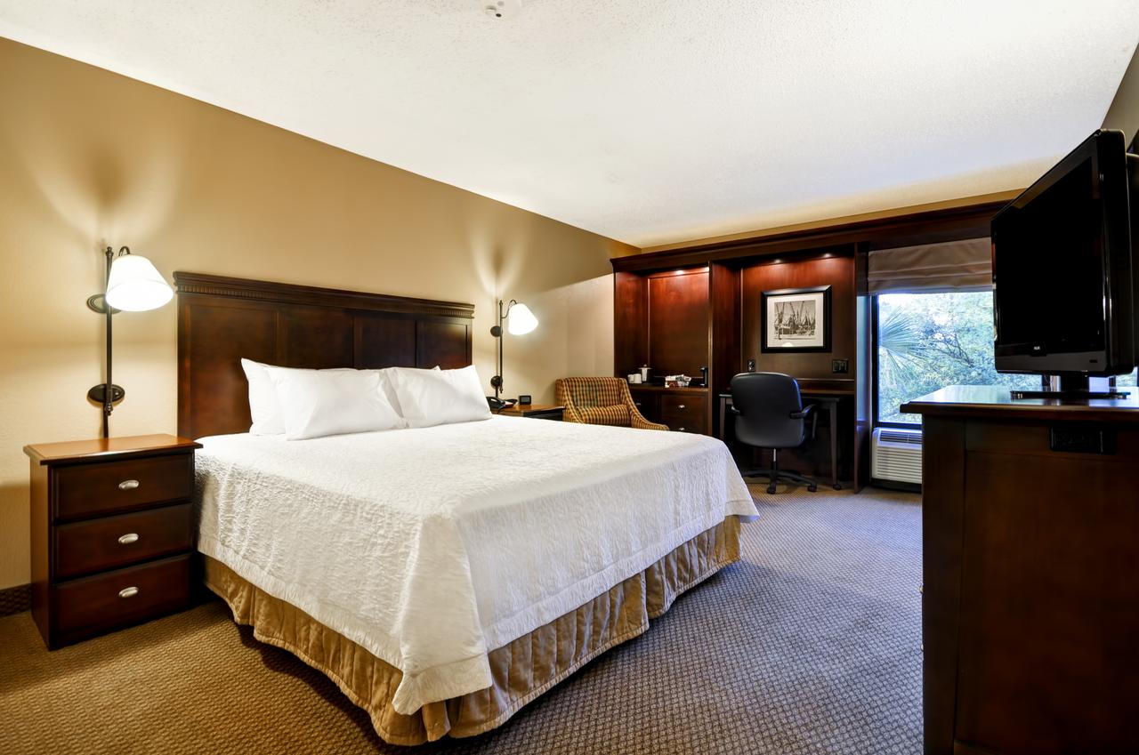 Hampton Inn Patriots Point - thumb 7