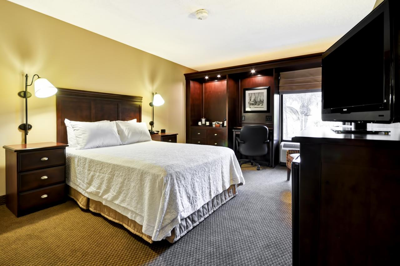 Hampton Inn Patriots Point - thumb 35