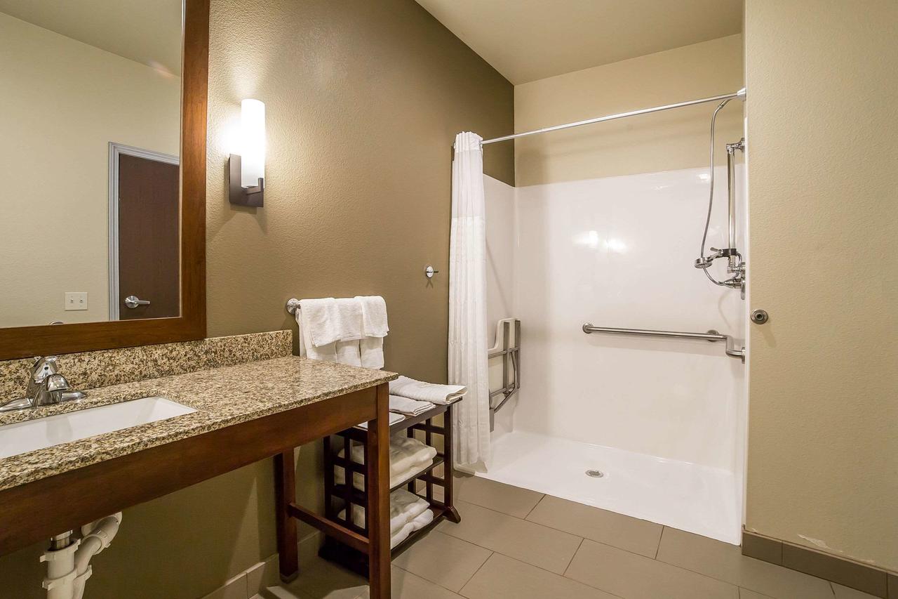 Comfort Inn & Suites Near Mt. Rushmore - thumb 28