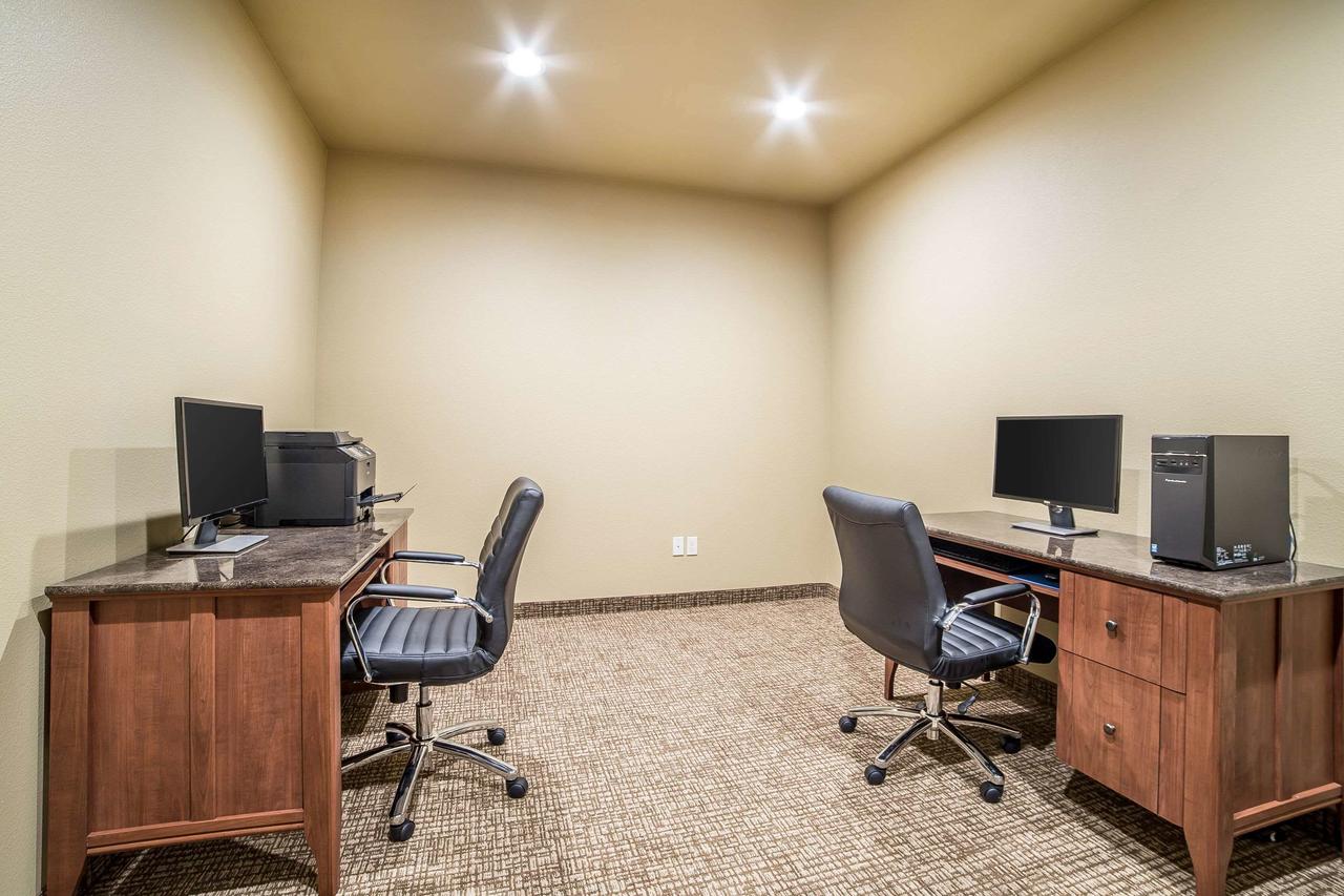 Comfort Inn & Suites Near Mt. Rushmore - thumb 7