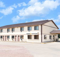 Super 8 by Wyndham Winner SD - Accommodation Rooms