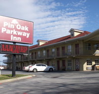 Pin Oak Parkway Inn - Accommodation Rooms
