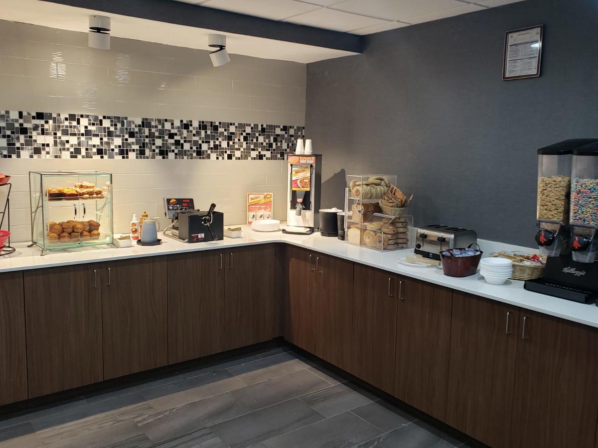 Alexis Inn And Suites Hotel - thumb 5