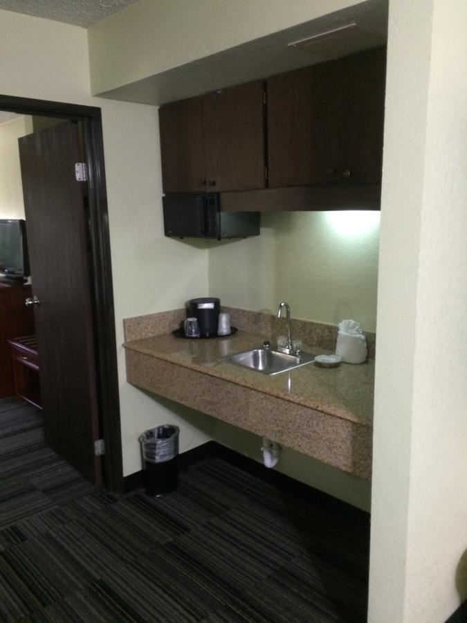 Alexis Inn And Suites Hotel - thumb 16