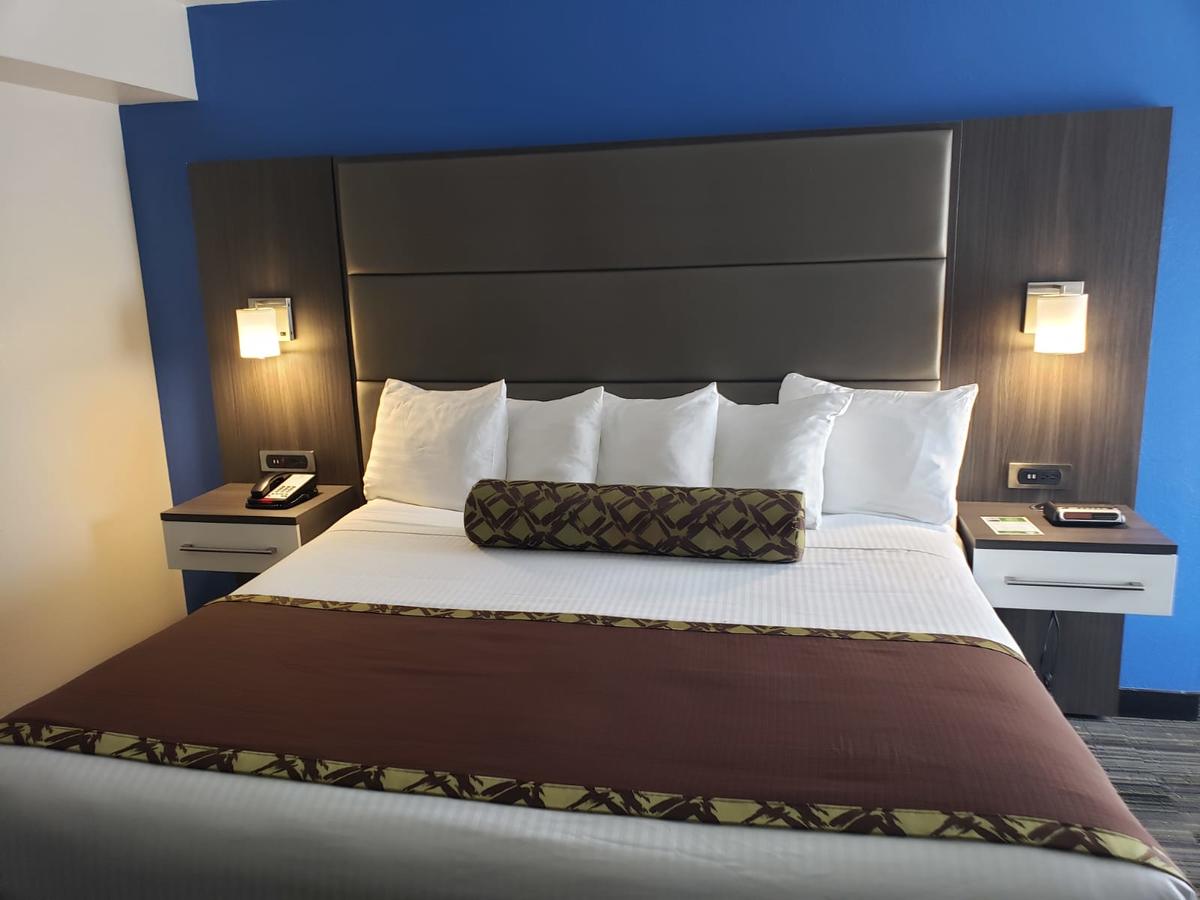 Alexis Inn And Suites Hotel - thumb 0