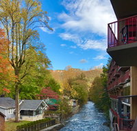 Baymont by Wyndham Gatlinburg On The River - Accommodation Rooms